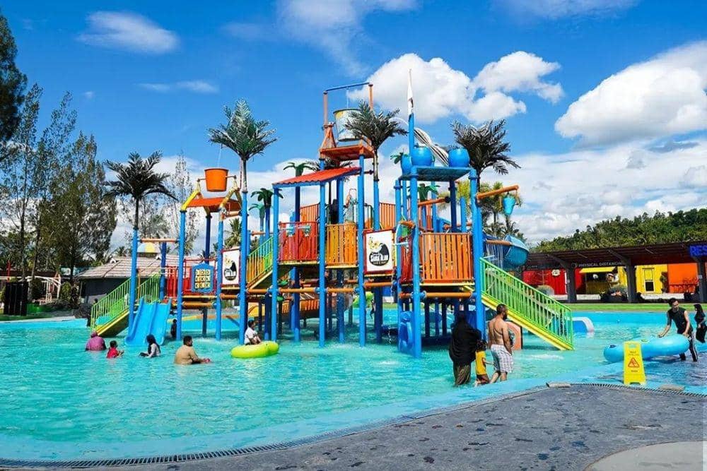 Experience Your Dream Vacation at Pool Garudamas Cakung